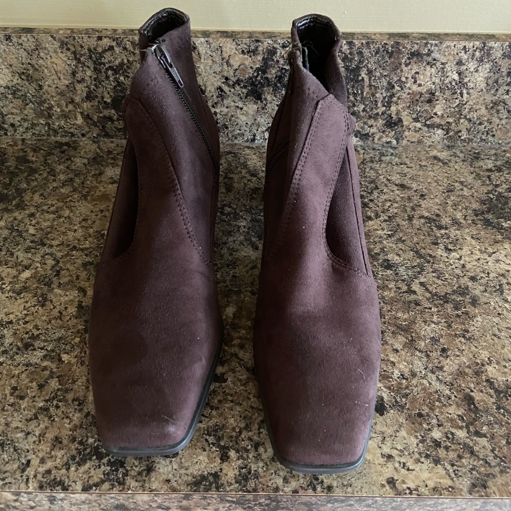 Franco Sarto brown suede short boots Size 8.5 - Picture 3 of 3